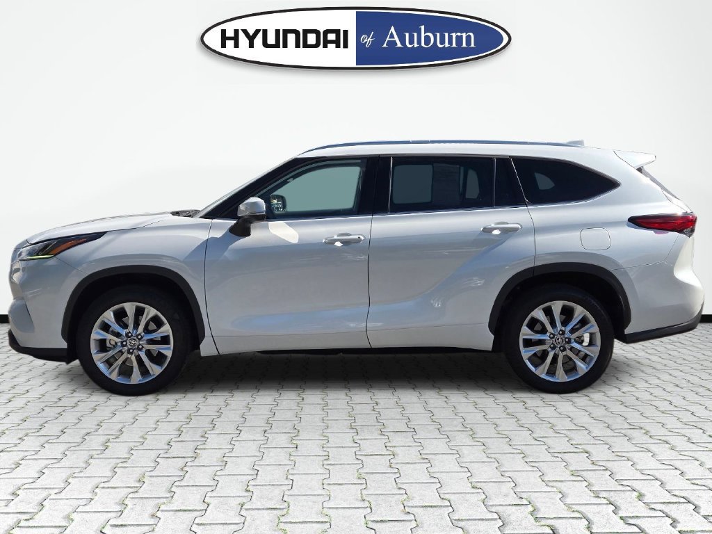 Used 2023 Toyota Highlander Limited FWD image 10