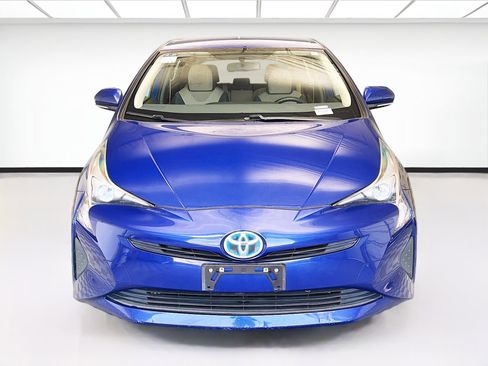 Used 2016 Toyota Prius Two FWD image 2