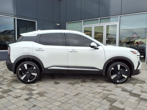 Certified 2025 Nissan Kicks SR w/ SR Premium Package image 2