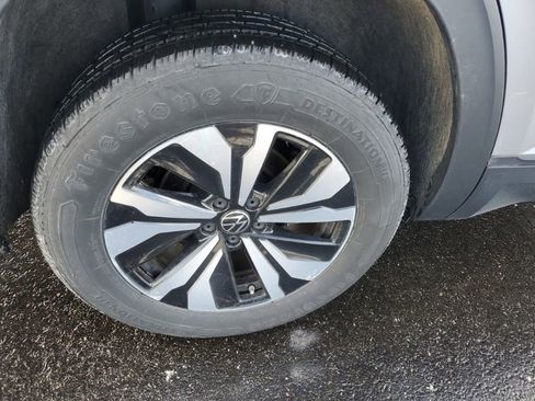 Used 2024 Volkswagen Atlas SE image 8