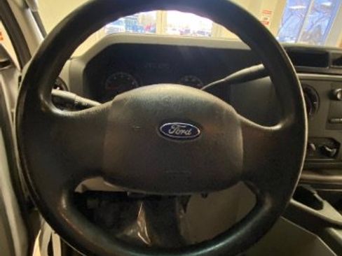 Used 2014 Ford E-250 and Econoline 250 w/ Power Group image 21
