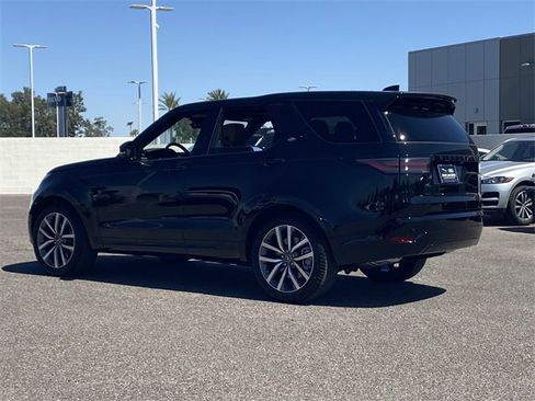 New 2025 Land Rover Discovery Dynamic SE image 21