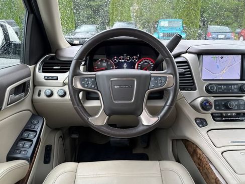 Used 2015 GMC Yukon Denali w/ Premium Package AWD/4WD image 9