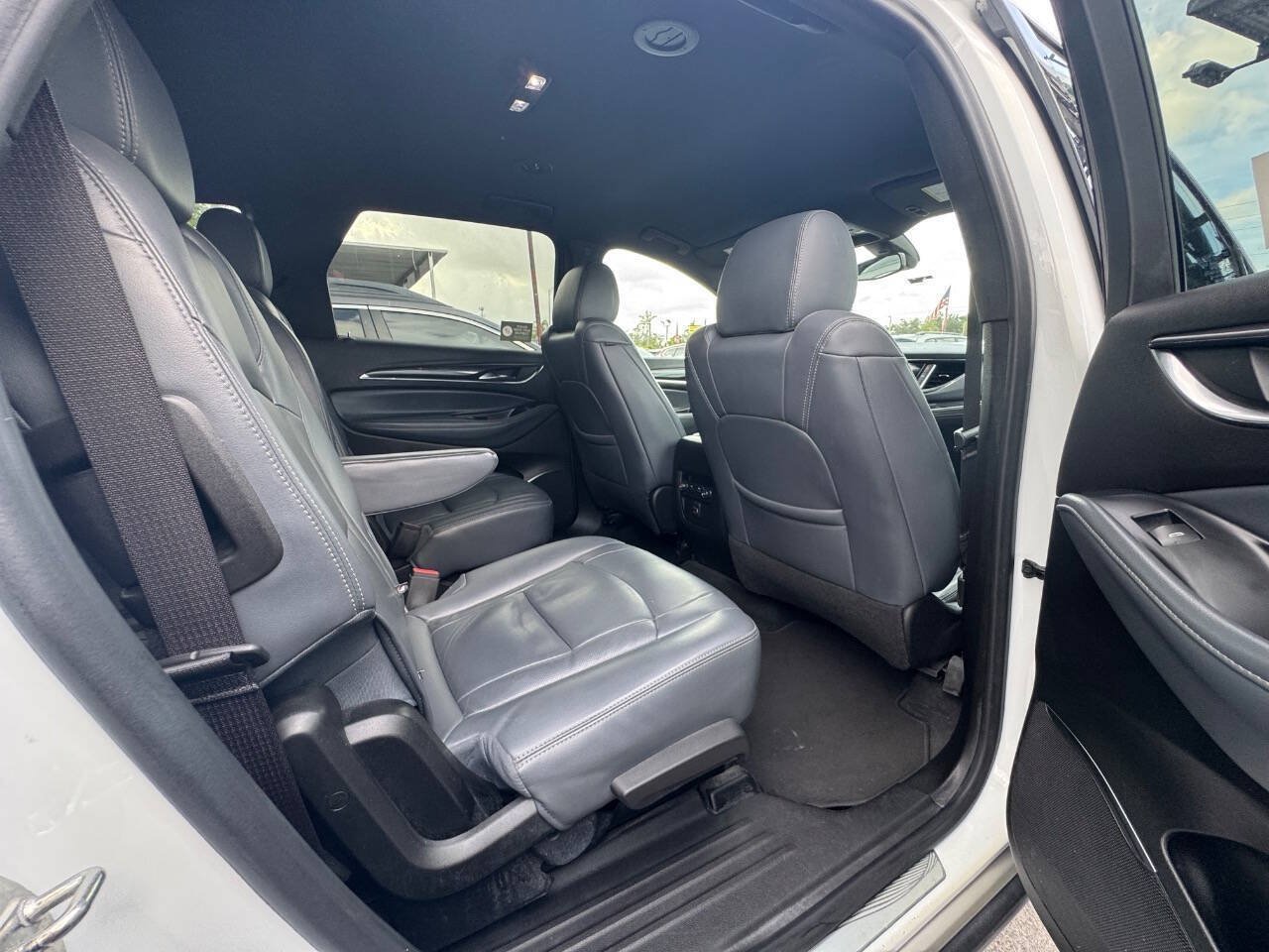 Used 2022 Buick Enclave Essence FWD image 19
