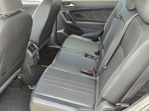Used 2023 Volkswagen Tiguan SE image 11
