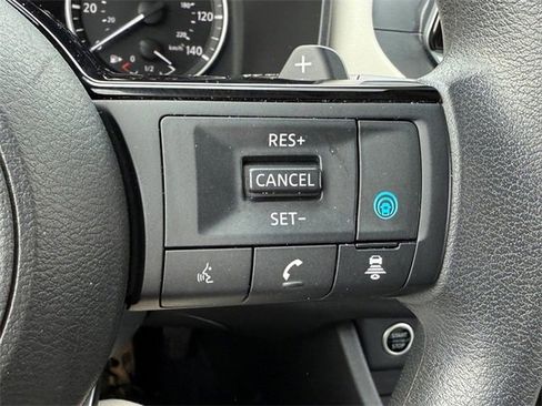 Used 2023 Nissan Rogue SV image 17