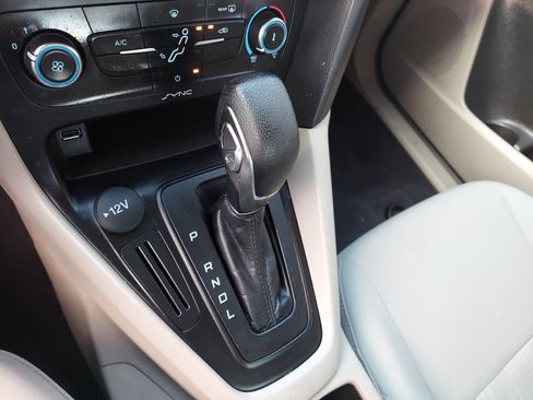 Used 2018 Ford Focus SE FWD image 20