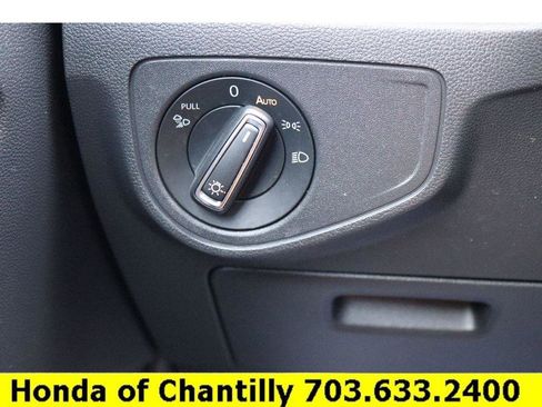 Used 2021 Volkswagen Atlas Cross Sport SE image 21