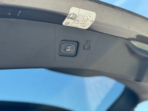 Used 2019 Ford Edge Titanium w/ Equipment Group 301A AWD/4WD image 38