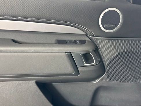 Certified 2025 Land Rover Discovery Dynamic SE image 12