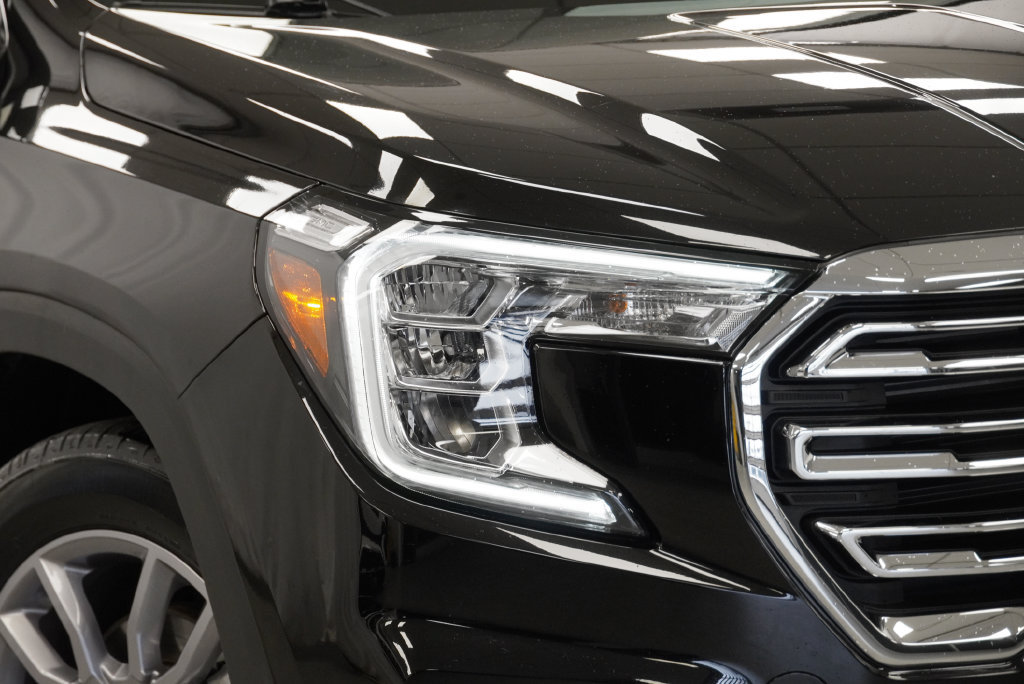 Used 2023 GMC Terrain SLT w/ LPO, Floor Liner Package FWD image 9