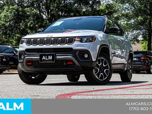 Used 2024 Jeep Compass Trailhawk AWD/4WD image 3