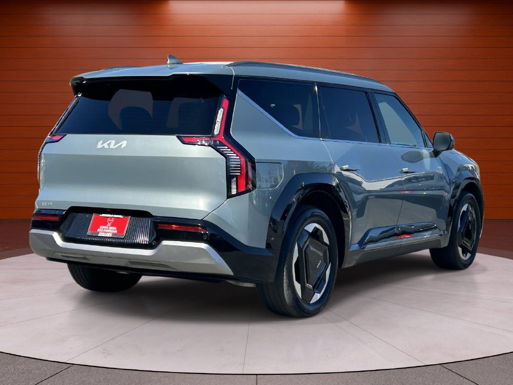 Used 2024 Kia EV9 Land AWD/4WD image 4