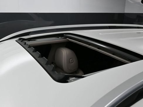 Used 2022 Mercedes-Benz GLE 350 w/ Premium Package image 11