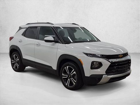 Used 2023 Chevrolet TrailBlazer LT FWD image 3