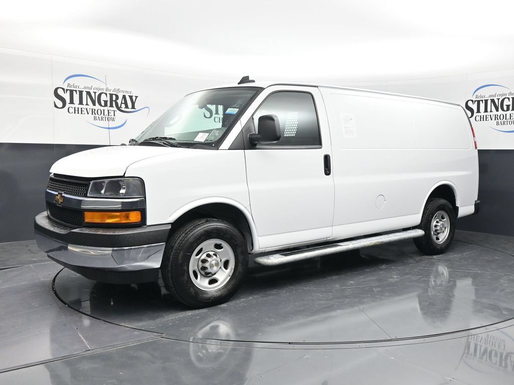 Used 2025 Chevrolet Express 2500 w/ Driver Convenience Package RWD image 4