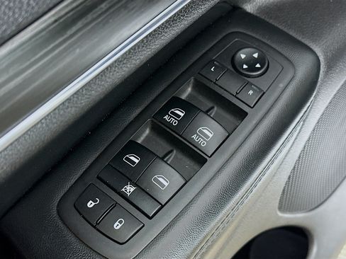 Used 2019 Jeep Grand Cherokee Limited AWD/4WD image 18