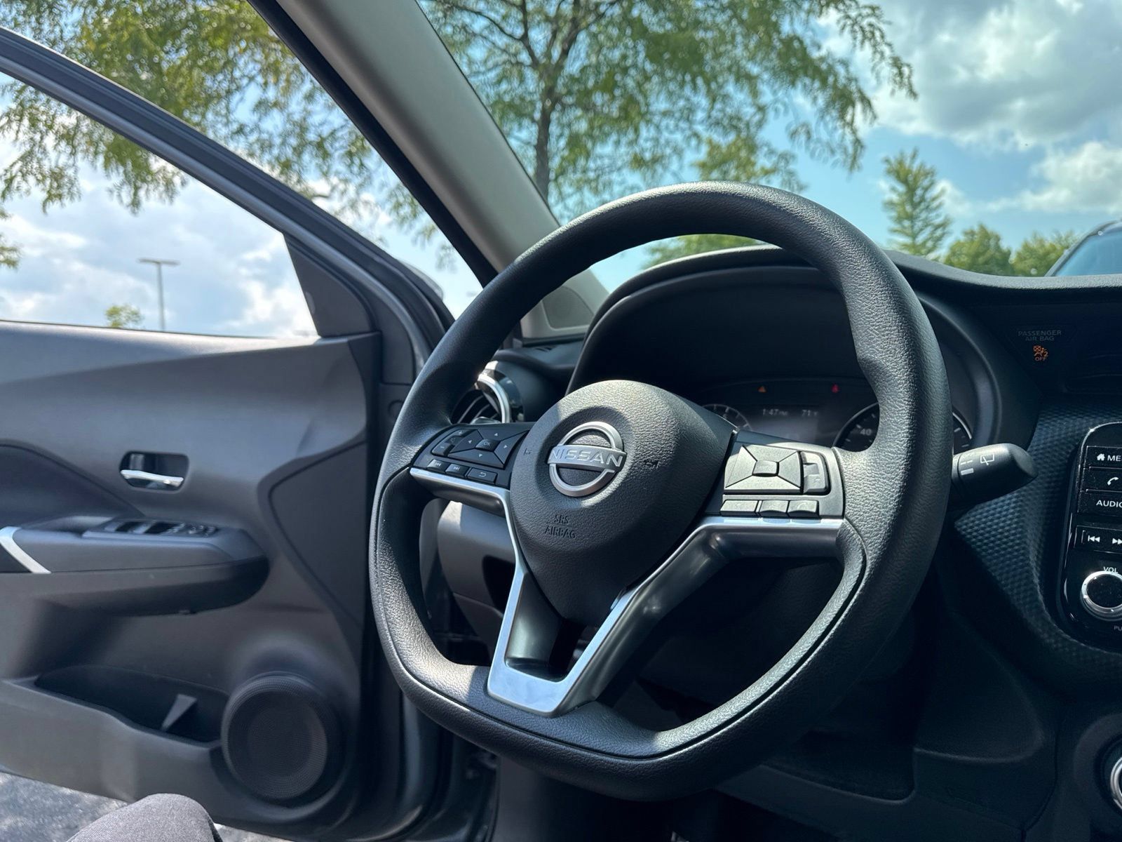 Used 2023 Nissan Kicks SV w/ Interior Electronics Package FWD image 18