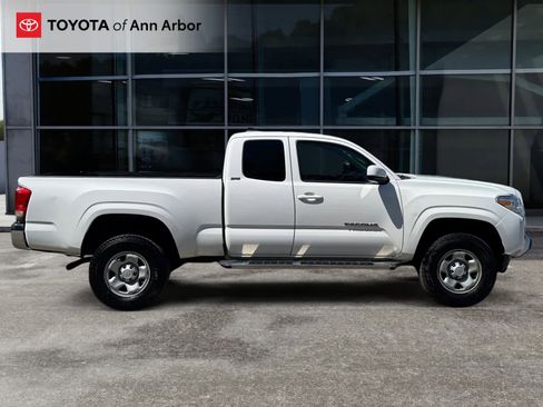 Used 2016 Toyota Tacoma SR5 RWD image 10