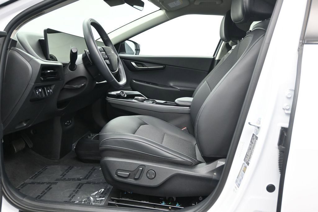 Used 2025 Kia EV6 Light RWD image 12