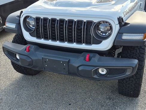 Used 2025 Jeep Wrangler Unlimited Rubicon AWD/4WD image 5