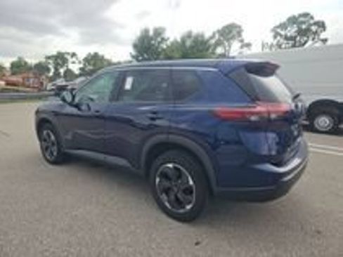 Used 2025 Nissan Rogue SV AWD/4WD image 18