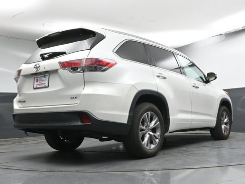 Used 2015 Toyota Highlander XLE image 27
