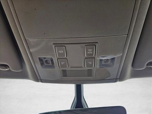 Used 2021 Volkswagen Atlas SE image 17