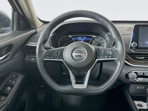 Used 2024 Nissan Altima 2.5 SV image 17