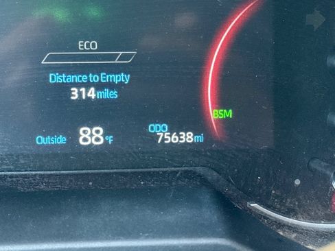 Used 2023 Toyota RAV4 XLE w/ Convenience Package FWD image 3