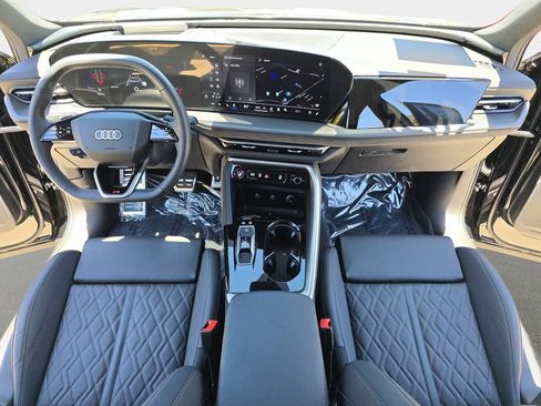 Certified 2025 Audi SQ5 Premium Plus w/ Premium Plus Package AWD/4WD image 9