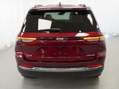 Certified 2025 Jeep Grand Cherokee Limited AWD/4WD image 11