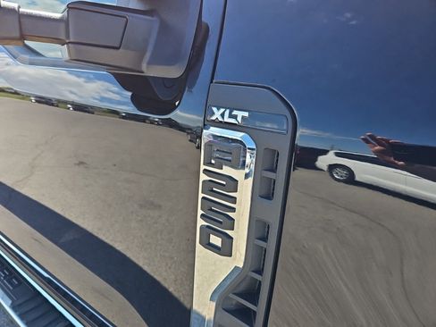 Used 2025 Ford F250 XLT AWD/4WD image 9