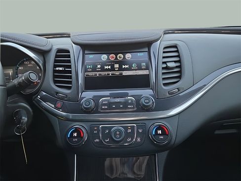 Used 2016 Chevrolet Impala LT w/ Convenience Package image 11