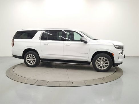 Used 2023 Chevrolet Suburban Premier image 8