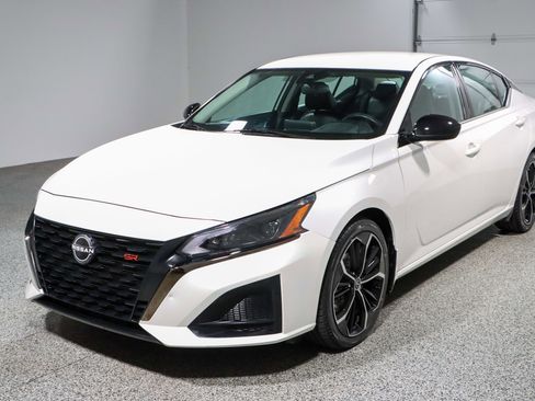 Used 2023 Nissan Altima 2.5 SR FWD image 27