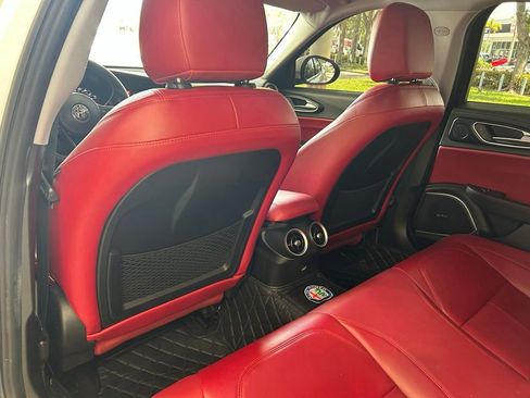 Used 2018 Alfa Romeo Giulia RWD image 33