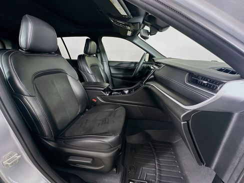 Used 2023 Jeep Grand Cherokee Altitude image 31