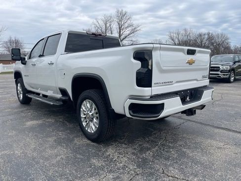 Used 2023 Chevrolet Silverado 2500 High Country image 2