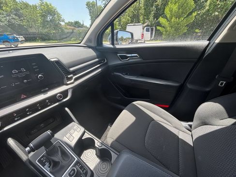 Used 2025 Kia Sportage LX FWD image 34