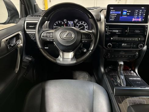 Used 2023 Lexus GX 460 Luxury w/ Sport Design Package AWD/4WD image 11