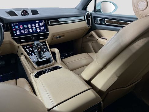 Certified 2023 Porsche Cayenne Platinum Edition AWD/4WD image 25