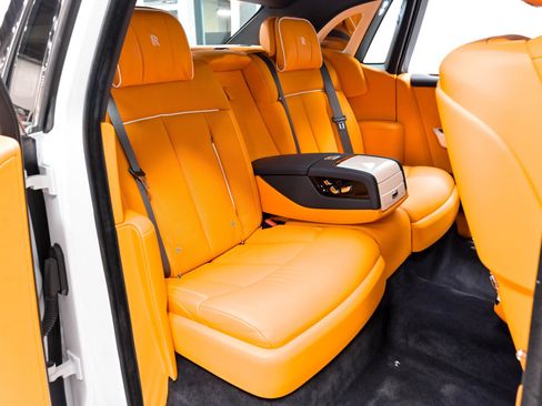 Used 2022 Rolls-Royce Phantom Sedan w/ The Phantom Package RWD image 34