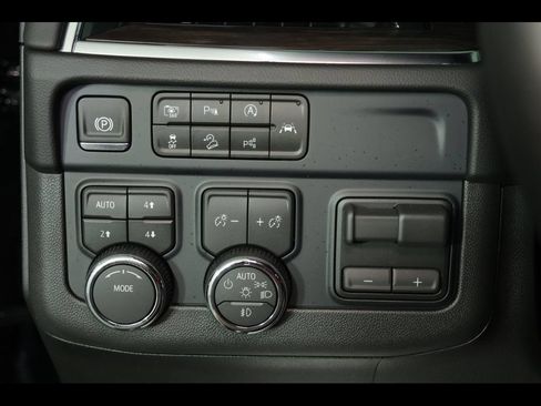 Used 2026 Chevrolet Tahoe LT w/ Comfort Package AWD/4WD image 16