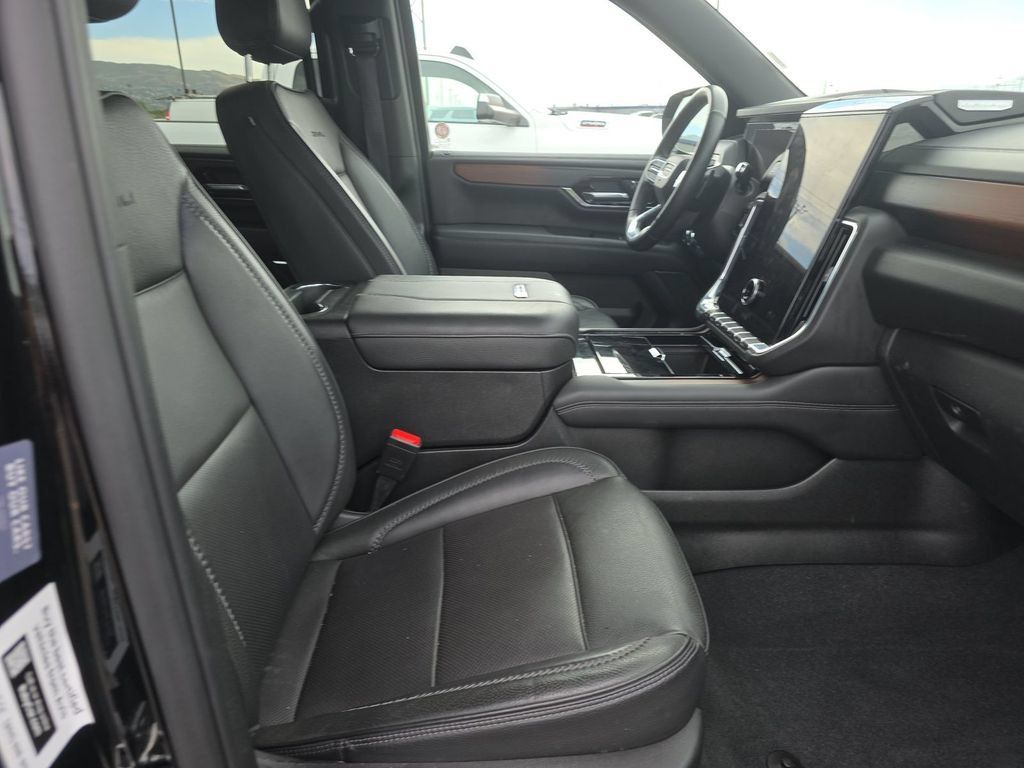 Used 2025 GMC Yukon XL Denali AWD/4WD image 7