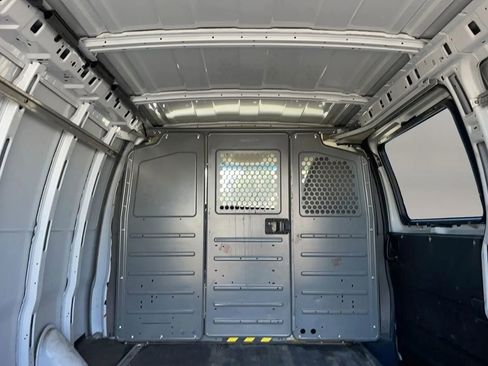 Used 2013 Chevrolet Express 2500 RWD image 33
