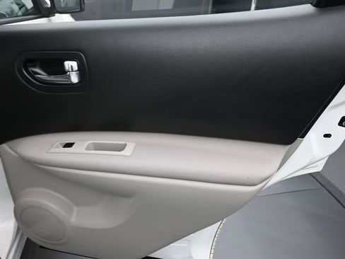 Used 2011 Nissan Rogue S image 32