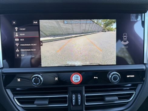 New 2026 Porsche Macan image 27