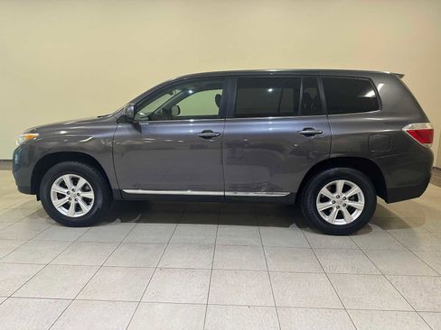 Used 2012 Toyota Highlander FWD image 3