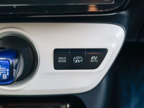 Used 2017 Toyota Prius Prime Premium image 46